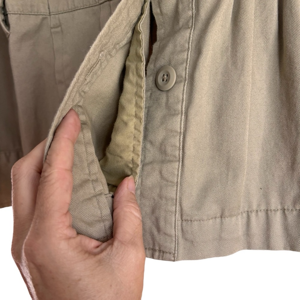 GAP~ Khaki Long Sleeve Pleated Front Shirt Size Medium - Picture 4 of 8